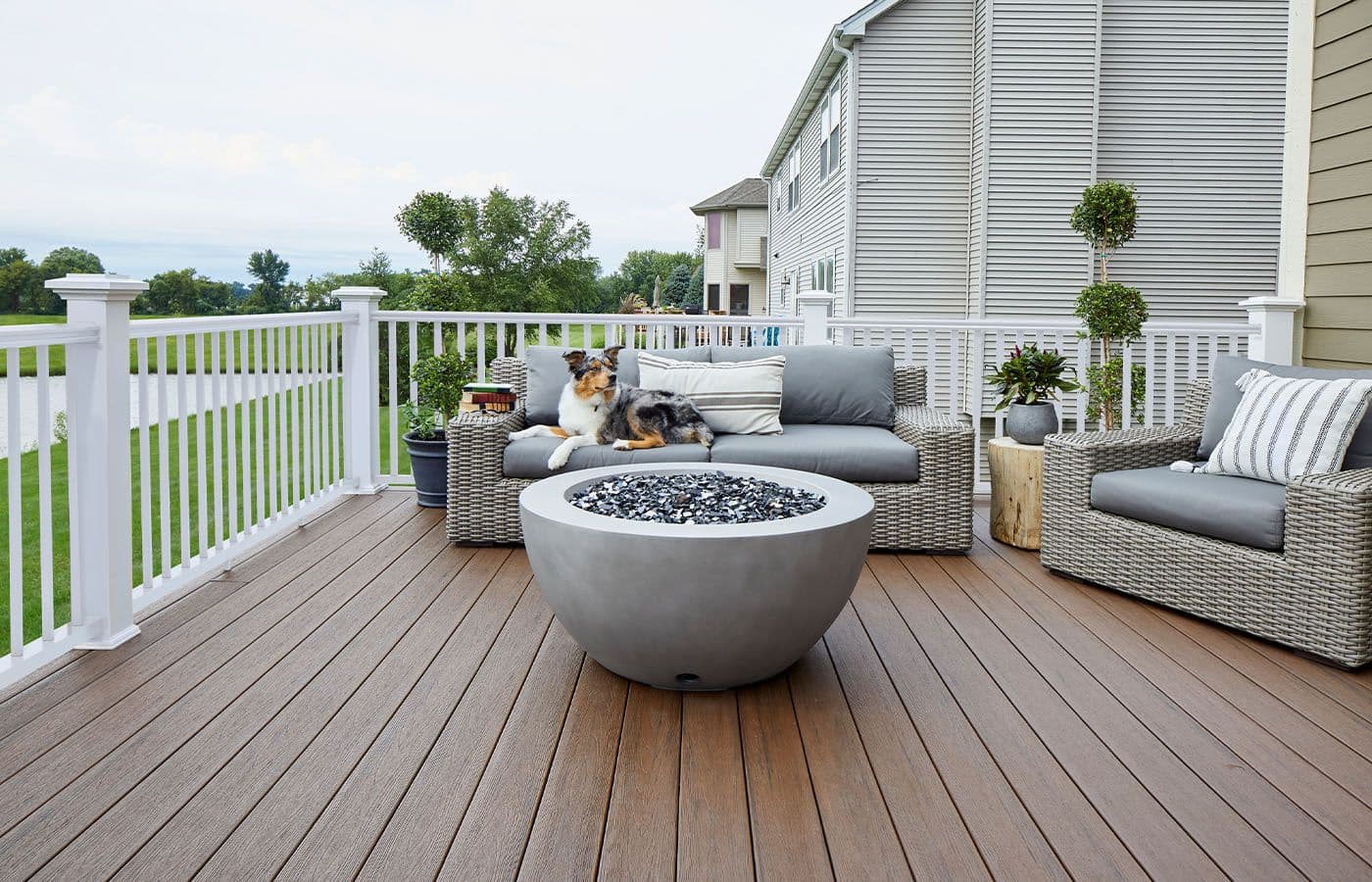 3TimberTech_Dark-Roast_Legacy-Collection_Composite_Decking_Beauty-1.jpg