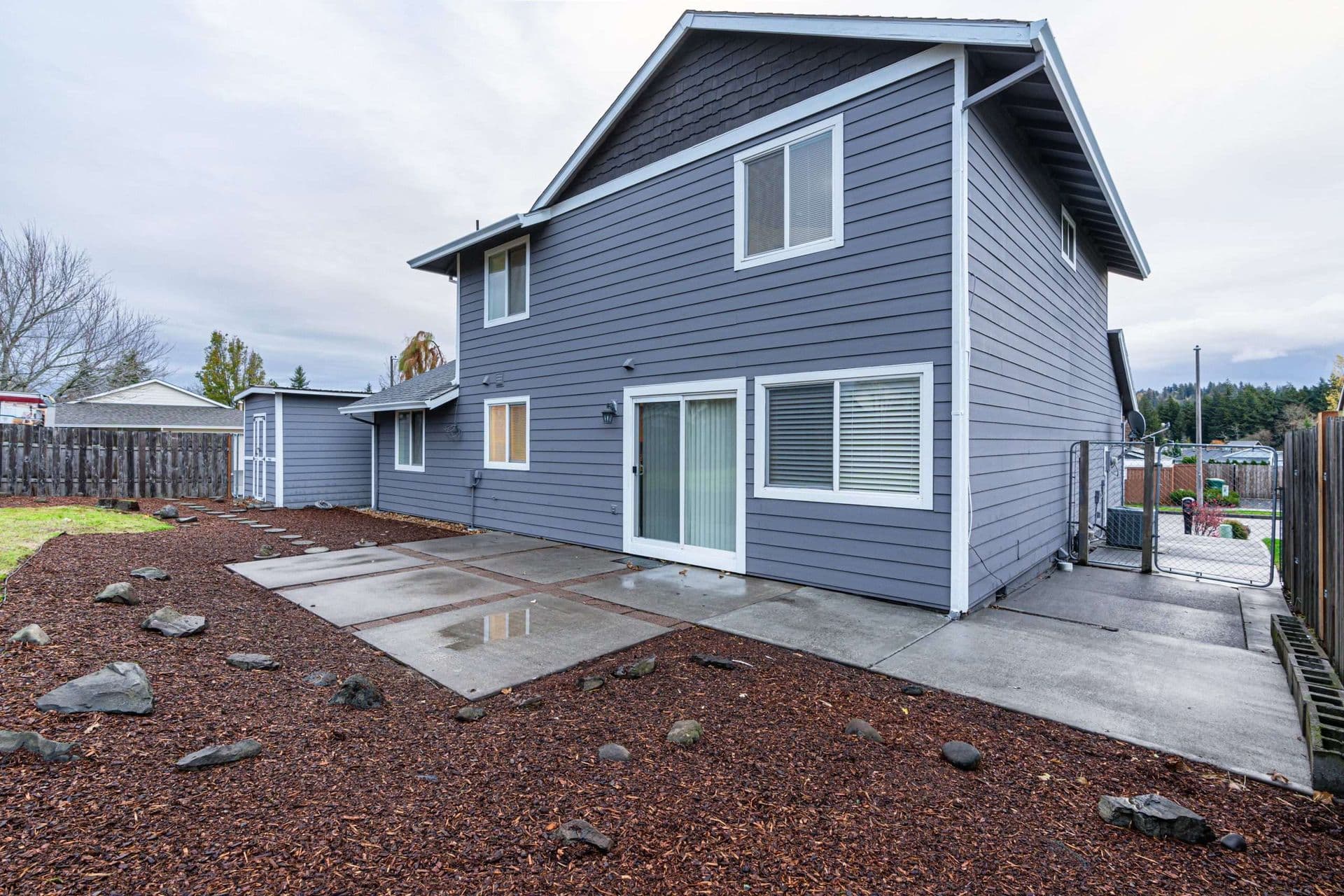 dark horizontal fiber cement siding